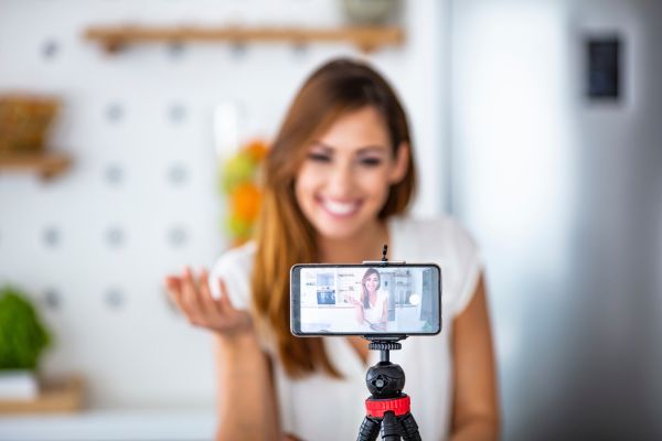 Wie viel sollten Sie Markenbotschaftern zahlen? Ein Leitfaden zur Budgetierung für Influencer-Marketing