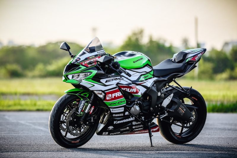Wanneer moet je motorbanden vervangen? Ontdek de belangrijkste signalen