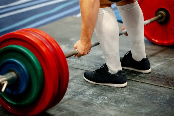 Brian Le (66 kg) établit un nouveau record du monde de tous les temps en soulevé de terre brut de 300,5 kilogrammes aux Championnats du monde classiques IPF 2023