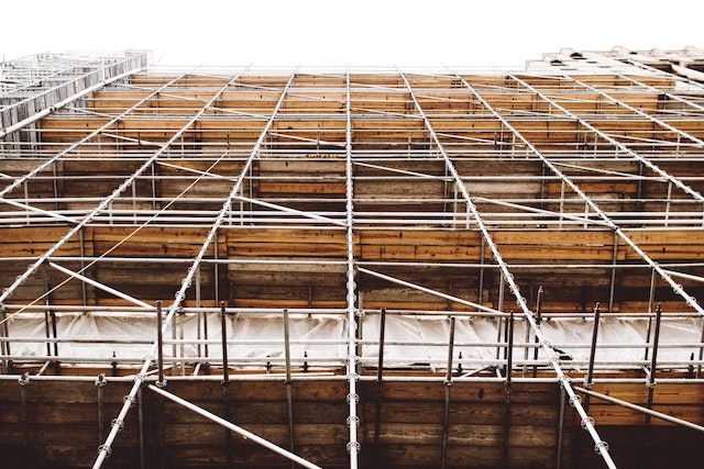 Steigers: essentieel voor een veilige en productieve werkomgeving op hoogte