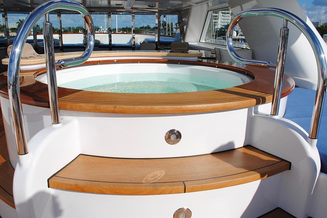 Geniet van luxe en comfort met een ronde jacuzzi