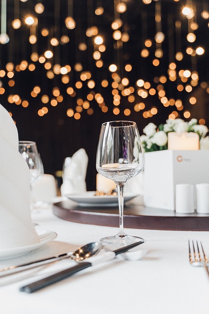 De elegantie van een witte statafelrok: Een subtiele touch voor elk evenement De elegantie van een witte statafelrok: Een subtiele touch voor elk evenement