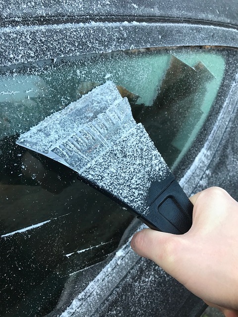 Vlot en veilig de weg op: de beste tips voor het gebruik van een ijskrabber Vlot en veilig de weg op: de beste tips voor het gebruik van een ijskrabber