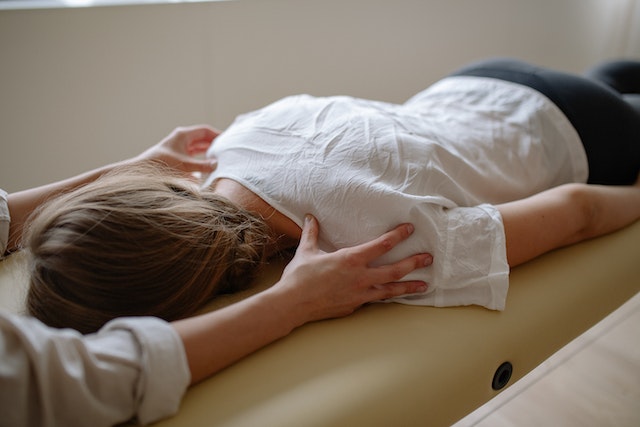 Wat kost fysiotherapie? Een uitgebreide uitleg over tarieven, vergoedingen en bespaartips