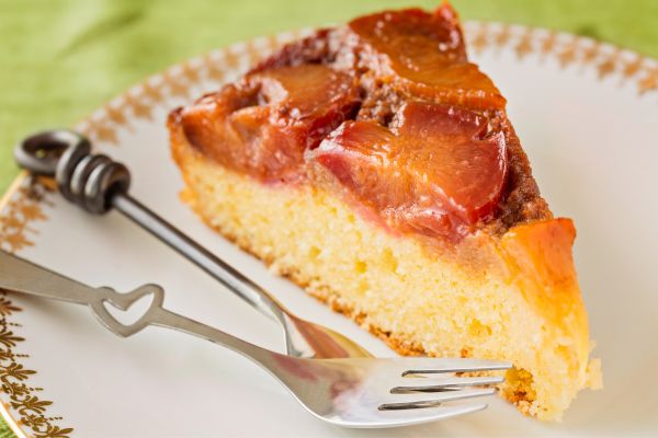 Pflaumen-Upside-Down-Kuchen (Vegan + GF)