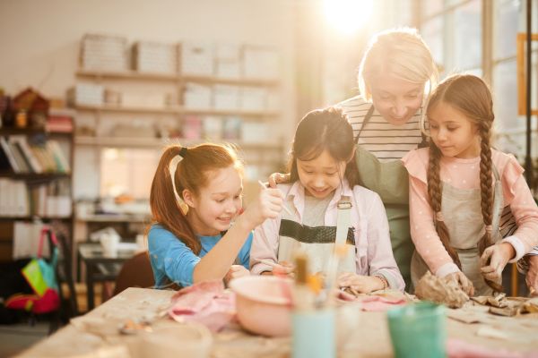 Wie man mit Künstlern in Schulen arbeitet