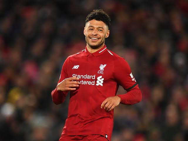 Liverpools Oxlade-Chamberlain erwägt ein Angebot aus Saudi-Arabien