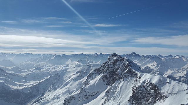 Rasant durch die Alpen: Das ultimative Rodelerlebnis in atemberaubender Kulisse Rasant durch die Alpen: Das ultimative Rodelerlebnis in atemberaubender Kulisse