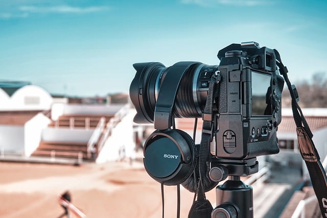 Door de lens: een reis door filmgeschiedenis, genres, iconische figuren en hun maatschappelijke invloed Door de lens: een reis door filmgeschiedenis, genres, iconische figuren en hun maatschappelijke invloed