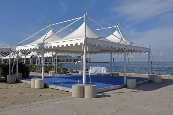 Umweltfreundliche, energieeffiziente Dach- und Fassadenverkleidung für Ihr nächstes netzunabhängiges Projekt – RoofersCoffeeShop®