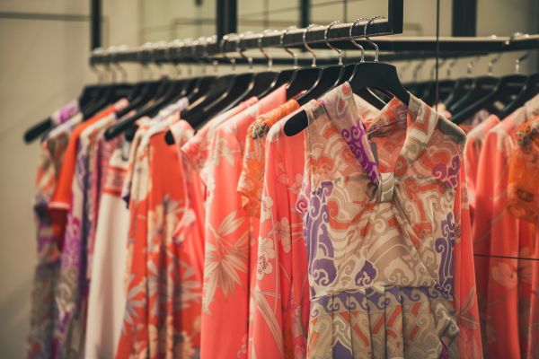 Kaftan vs. Jalabiya: Unterschiede und Gemeinsamkeiten verstehen
