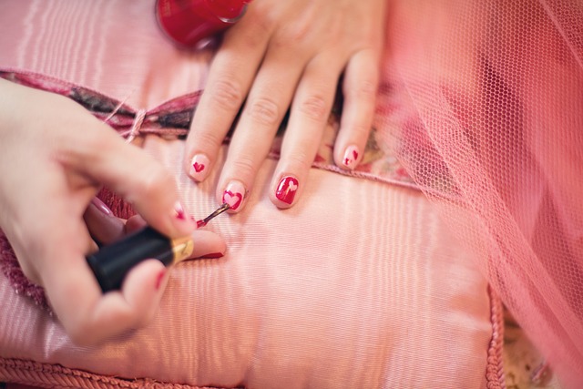 Hoe je nagellakremover kiest en gebruikt voor gezonde nagels Hoe je nagellakremover kiest en gebruikt voor gezonde nagels