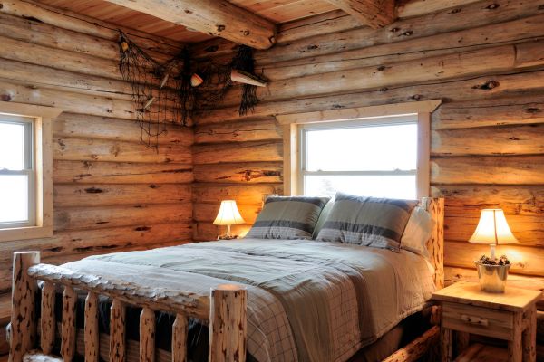 Rustikales Cottage-Hauptschlafzimmer-Makeover