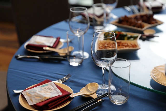 Van vork tot lepel: een verkenning van soorten, materialen, etiquette en de geschiedenis van bestek Van vork tot lepel: een verkenning van soorten, materialen, etiquette en de geschiedenis van bestek