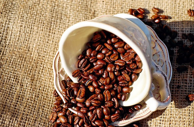 Van boon tot mok: de fascinerende reis, rijke geschiedenis en gezondheidseffecten van koffie Van boon tot mok: de fascinerende reis, rijke geschiedenis en gezondheidseffecten van koffie