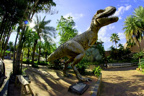 Es ist eine lange Geschichte – Das Bristol Dinosaur Project
