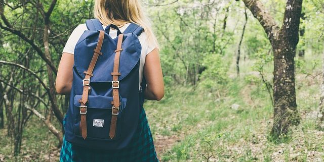 Van ontwerp tot eindproduct: een kijkje achter de schermen van gepersonaliseerde katoenen tassen