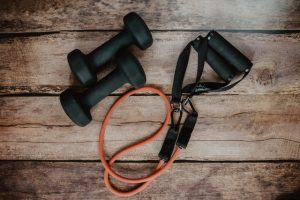 Lees meer over het artikel Voordelen van sporten tijdens thuiswerken