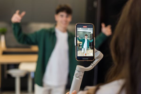 Wie viel sollten Sie Markenbotschaftern zahlen? Ein Leitfaden zur Budgetierung für Influencer-Marketing