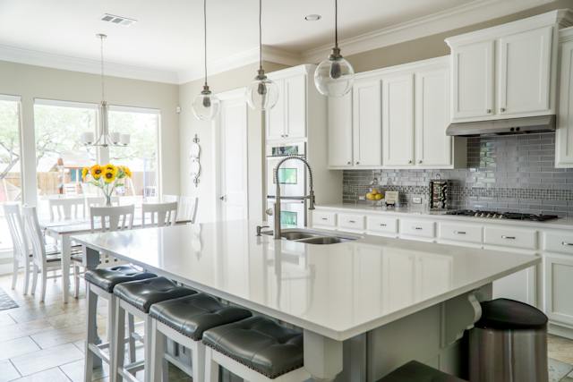 Lees meer over het artikel Ontdek de top 5 trendy keuken raamdecoraties in 2023