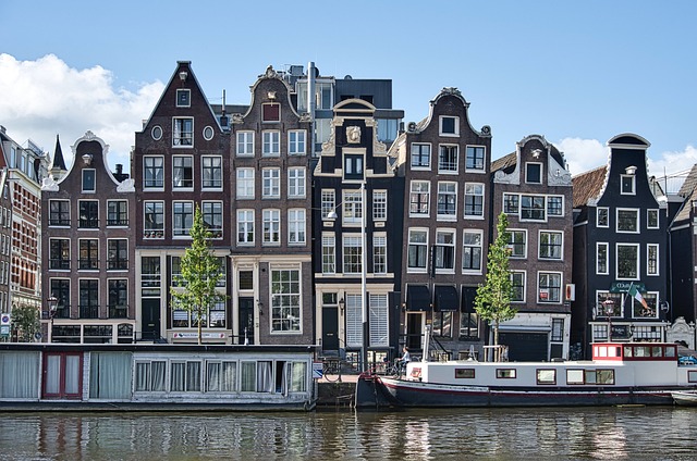 Verkenning van de charmante grachten en straatjes met amsterdamtourguide.nl Verkenning van de charmante grachten en straatjes met amsterdamtourguide.nl