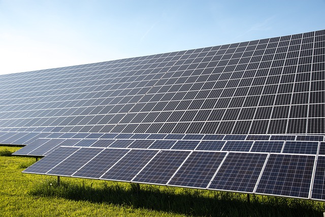 Zonnepanelen: alles wat je moet weten voor een slimme investering Zonnepanelen: alles wat je moet weten voor een slimme investering