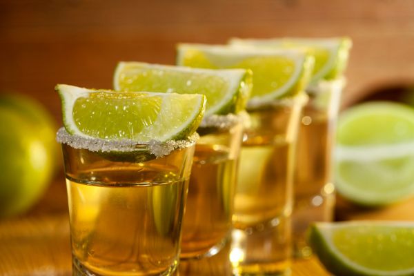 Keine Berühmtheit erforderlich: 10 Blanco-Tequilas, die Sie kennen sollten, und warum